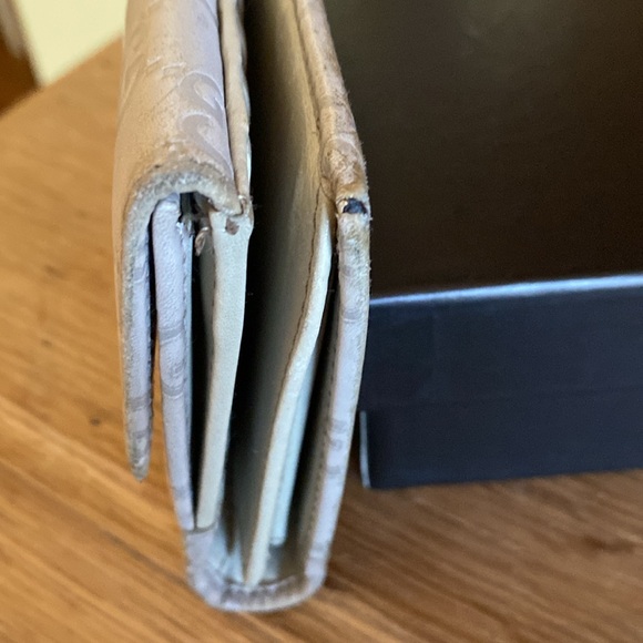 Gucci wallet with original box - Picture 10 of 17